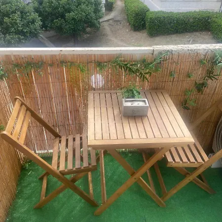 Apartment T2 Chaleureux A 5 Mn Du Centre/plage Avec Parking *